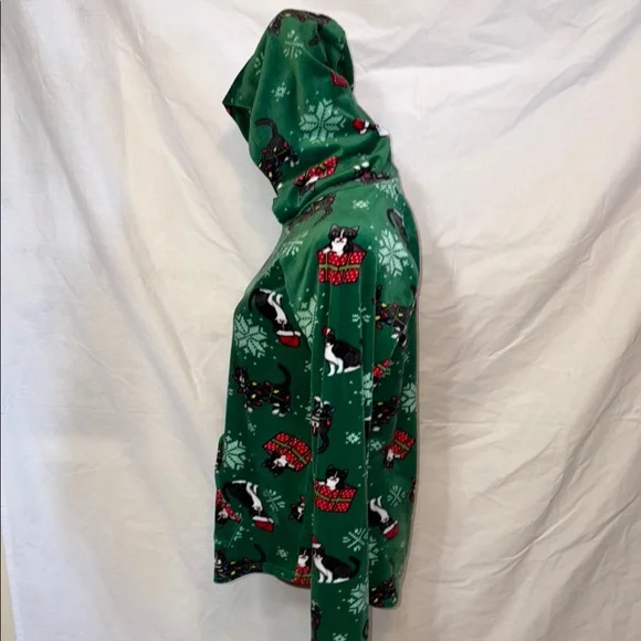 No Boundaries Green and Red Holiday Sweatshirt - Picture 4 of 5